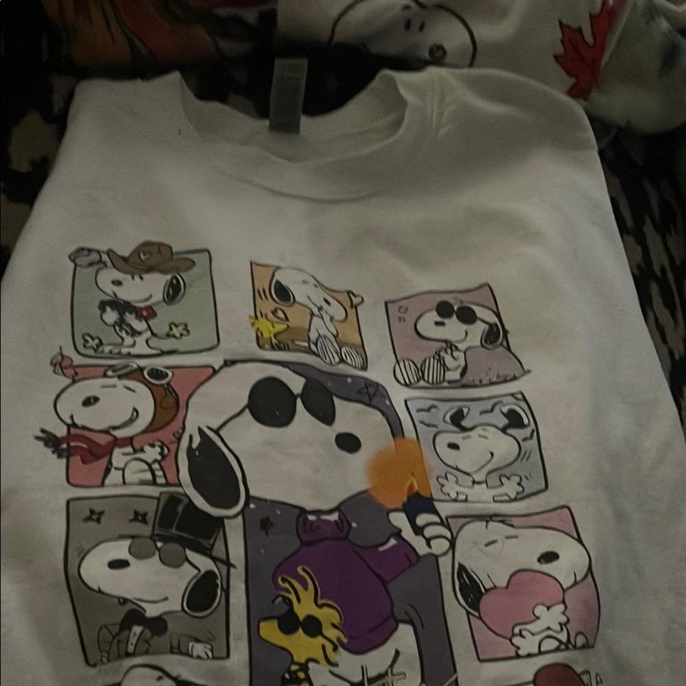 Gildan White Sweatshirt with Snoopy Comic Panels